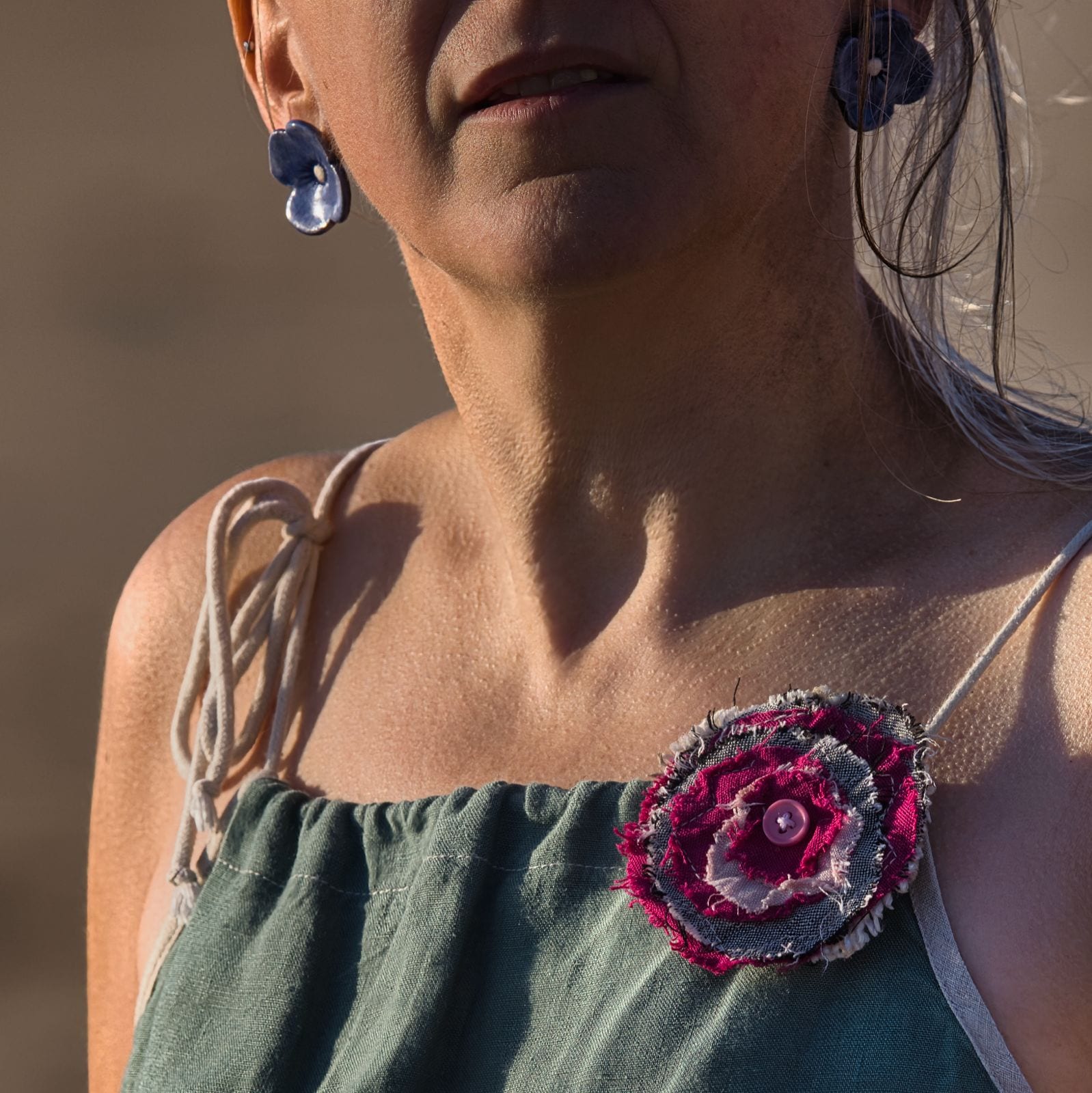 Broche fleur en lin